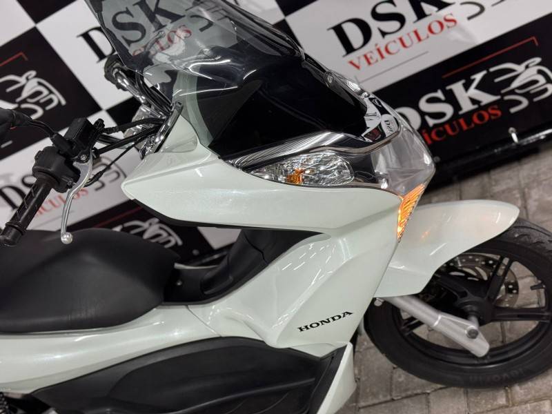 HONDA - PCX - 2015/2015 - Branca - R$ 12.900,00