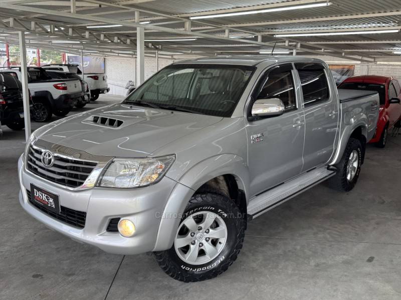 TOYOTA - HILUX - 2011/2012 - Prata - R$ 124.900,00