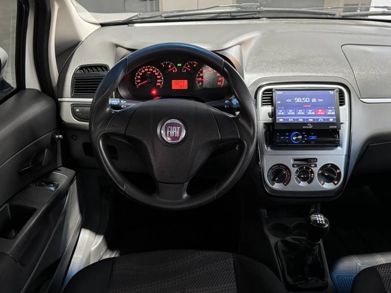 FIAT - PUNTO - 2010/2010 - Branca - R$ 34.900,00