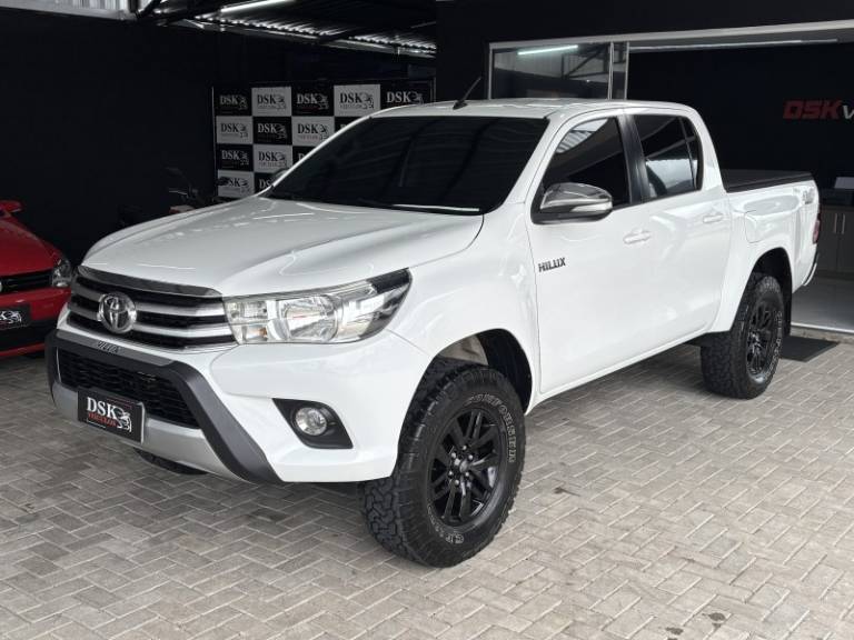 TOYOTA - HILUX - 2017/2017 - Branca - R$ 185.900,00