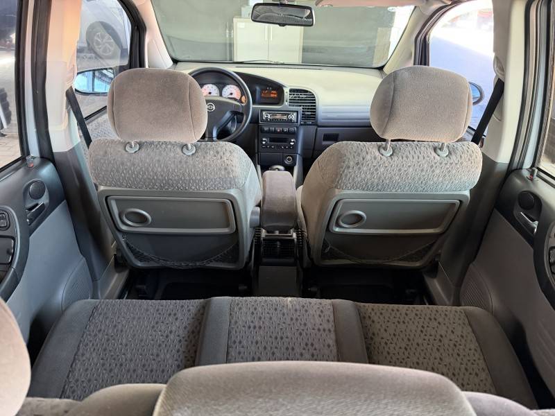 CHEVROLET - ZAFIRA - 2007/2008 - Prata - R$ 35.900,00