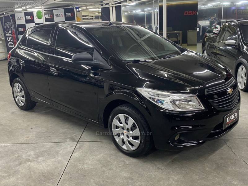 CHEVROLET - ONIX - 2015/2015 - Preta - R$ 44.900,00