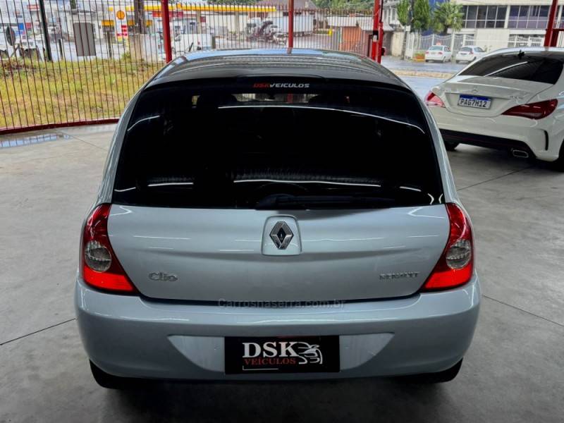 RENAULT - CLIO - 2006/2006 - Prata - R$ 22.900,00