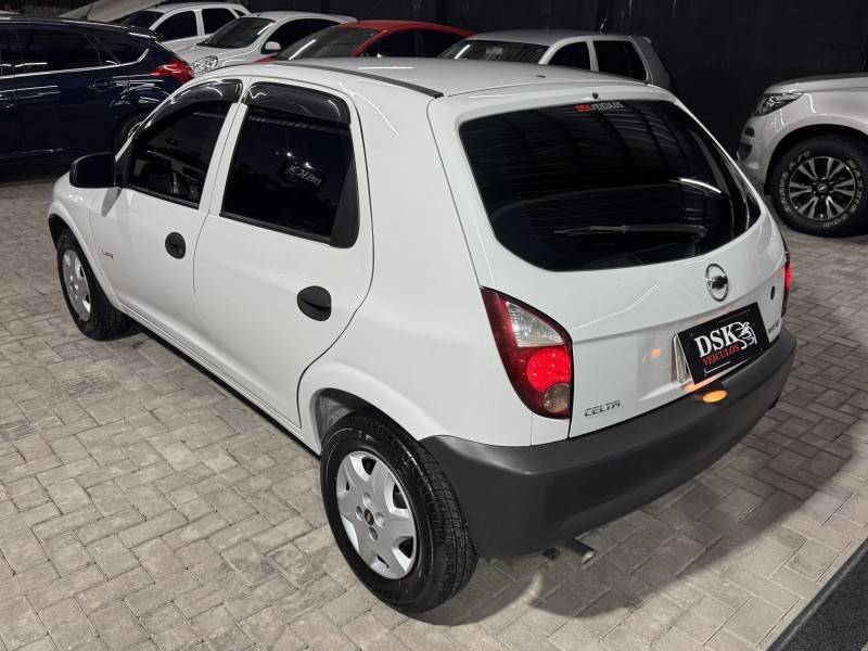 CHEVROLET - CELTA - 2011/2011 - Branca - R$ 22.900,00